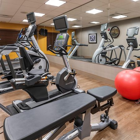 Holiday Inn Express Hays By Ihg Екстериор снимка