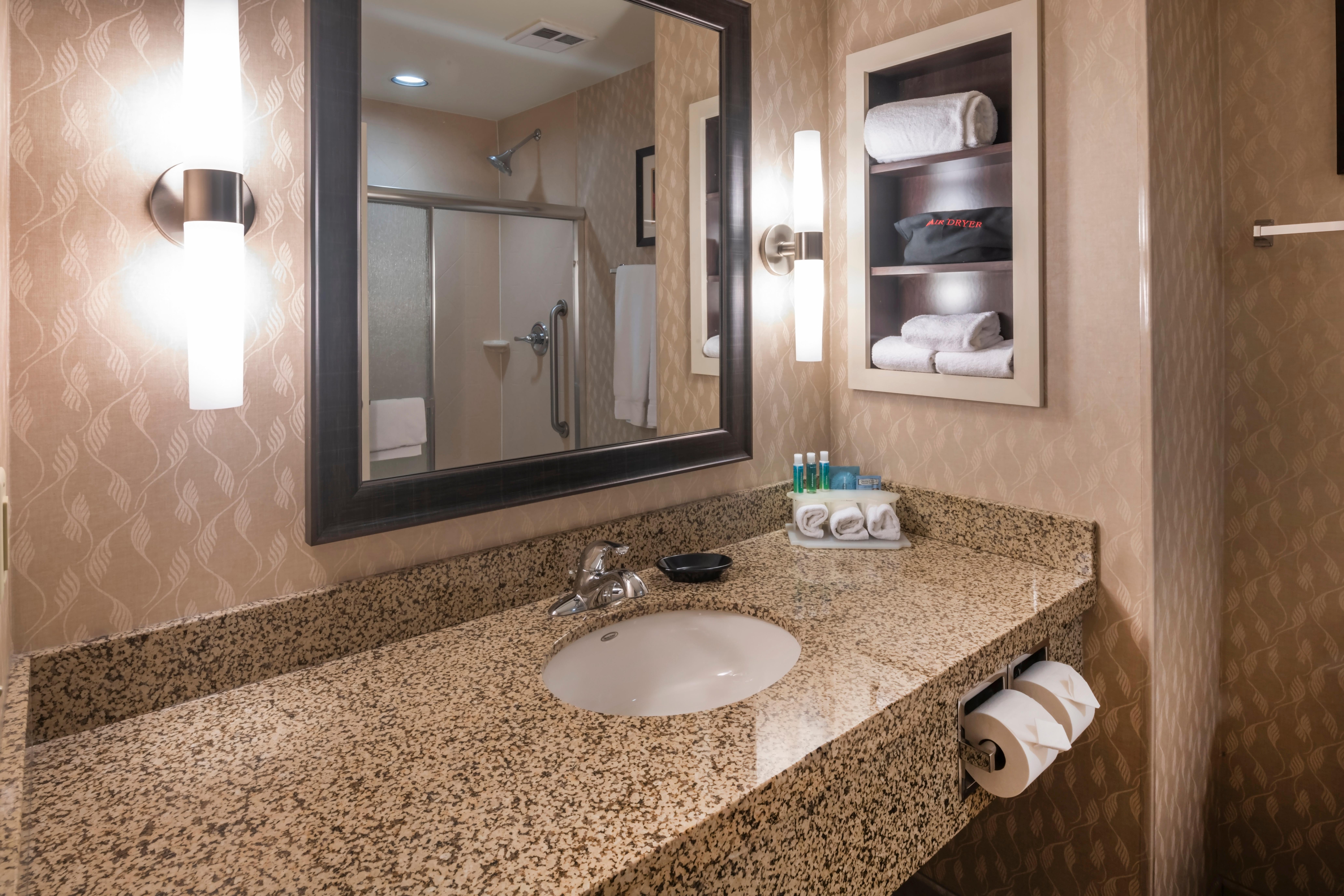 Holiday Inn Express Hays By Ihg Екстериор снимка