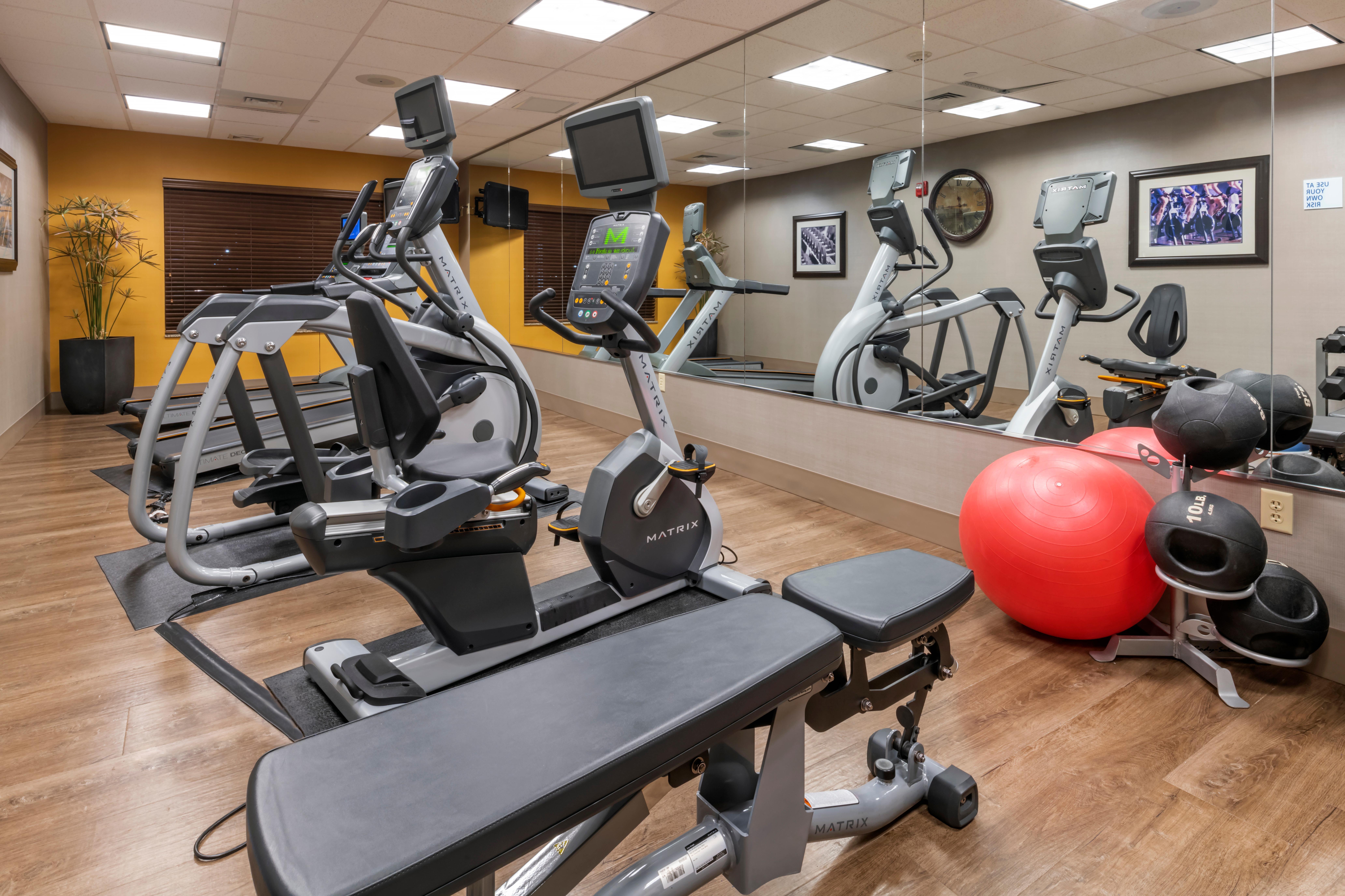 Holiday Inn Express Hays By Ihg Екстериор снимка