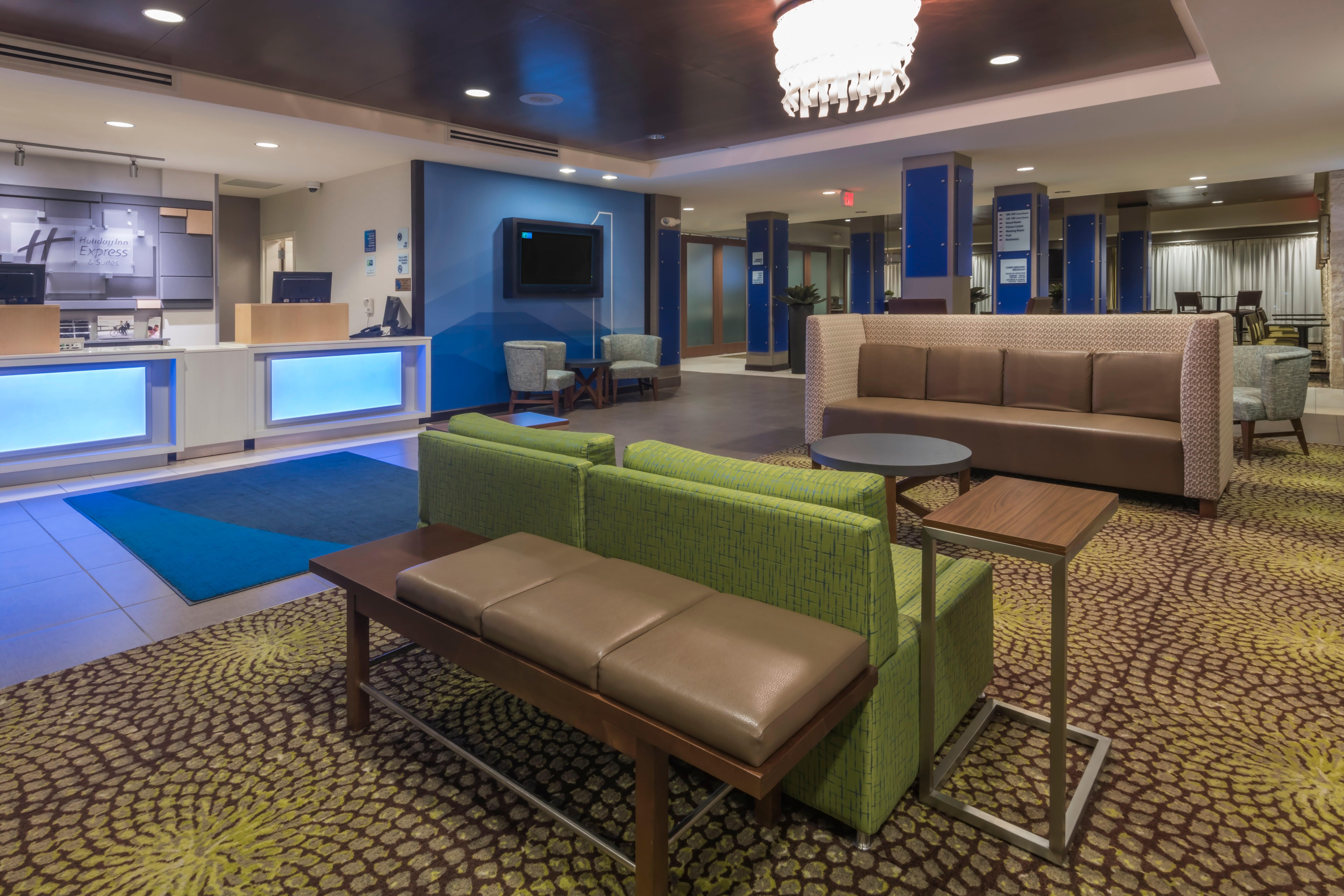 Holiday Inn Express Hays By Ihg Екстериор снимка