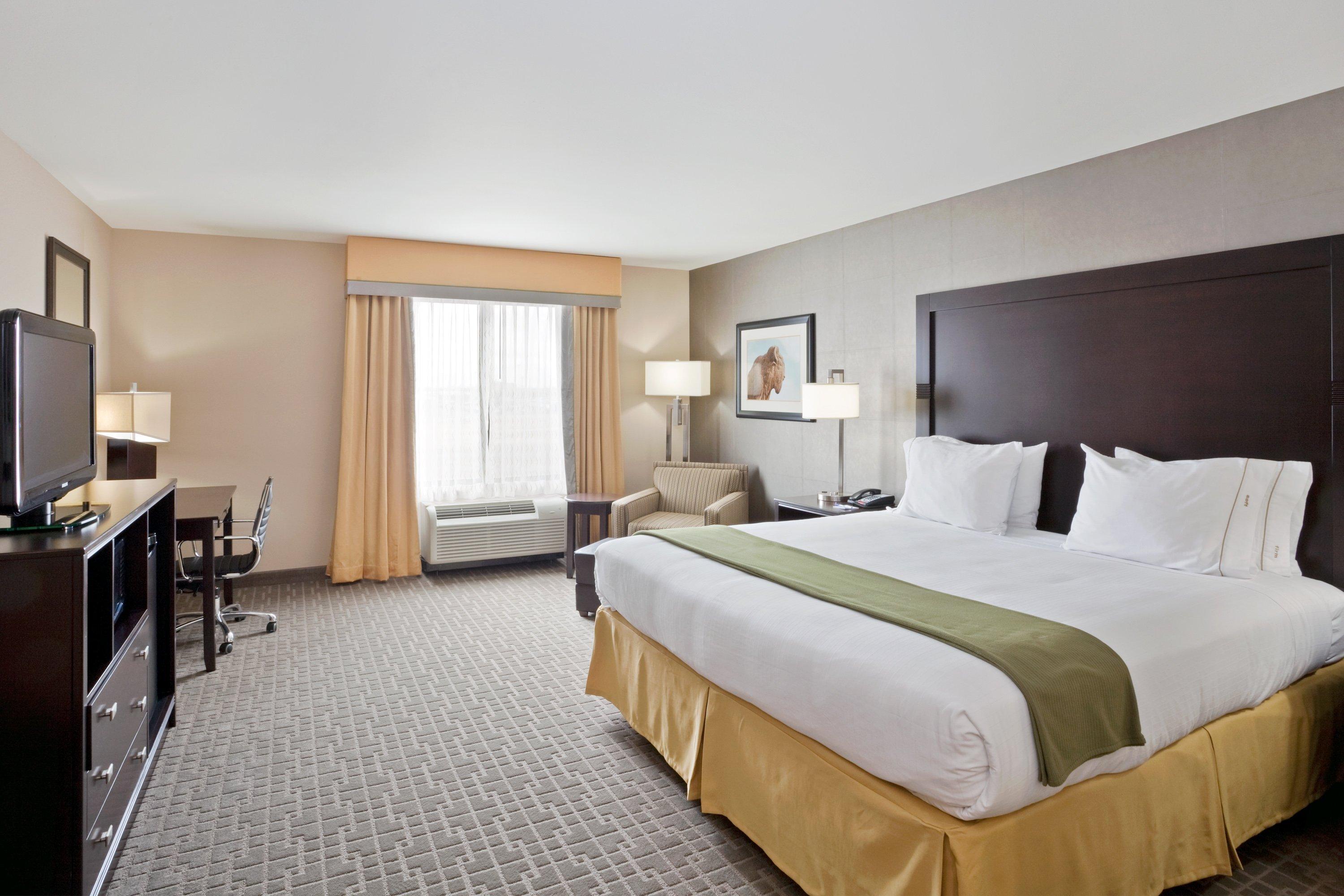 Holiday Inn Express Hays By Ihg Екстериор снимка